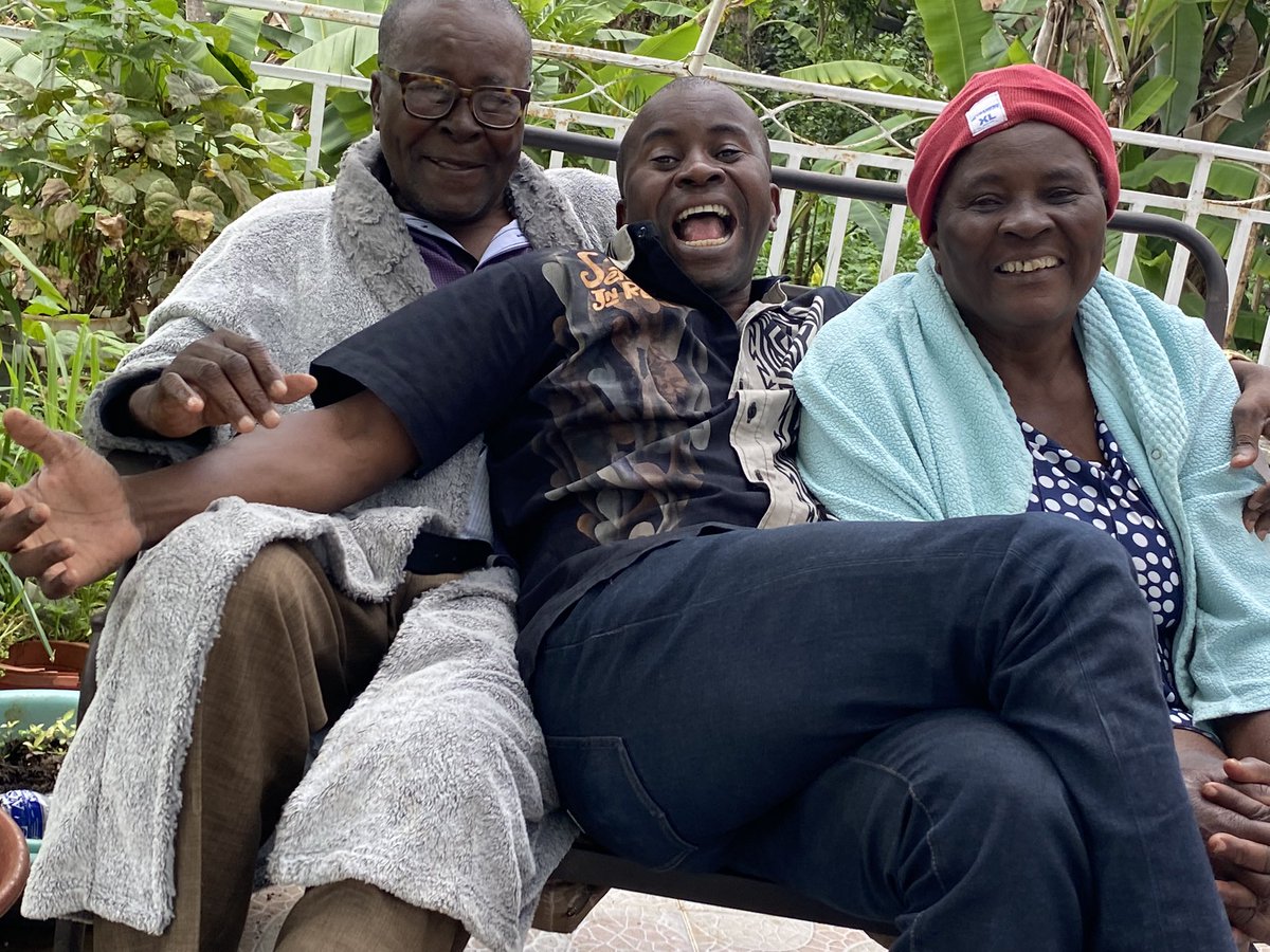 jeanRenelSenatu's tweet photo. Bòn fèt PAPA a tout papa ki tankou PAPAM yo, bon PAPA kap leve lou ak travay di pou pitit, ki pa lage manman yo sèl nan konba levasyon timoun.Atik 9 konstitisyon 1815 lan di  “pèsonn pa diy poul AYISYEN sil pa yon bon PAPA,bon Pitit, bon Mari e sitou yon bon Sòlda”.LA FAMILLE👍 https://t.co/FgoRCrCAHJ
