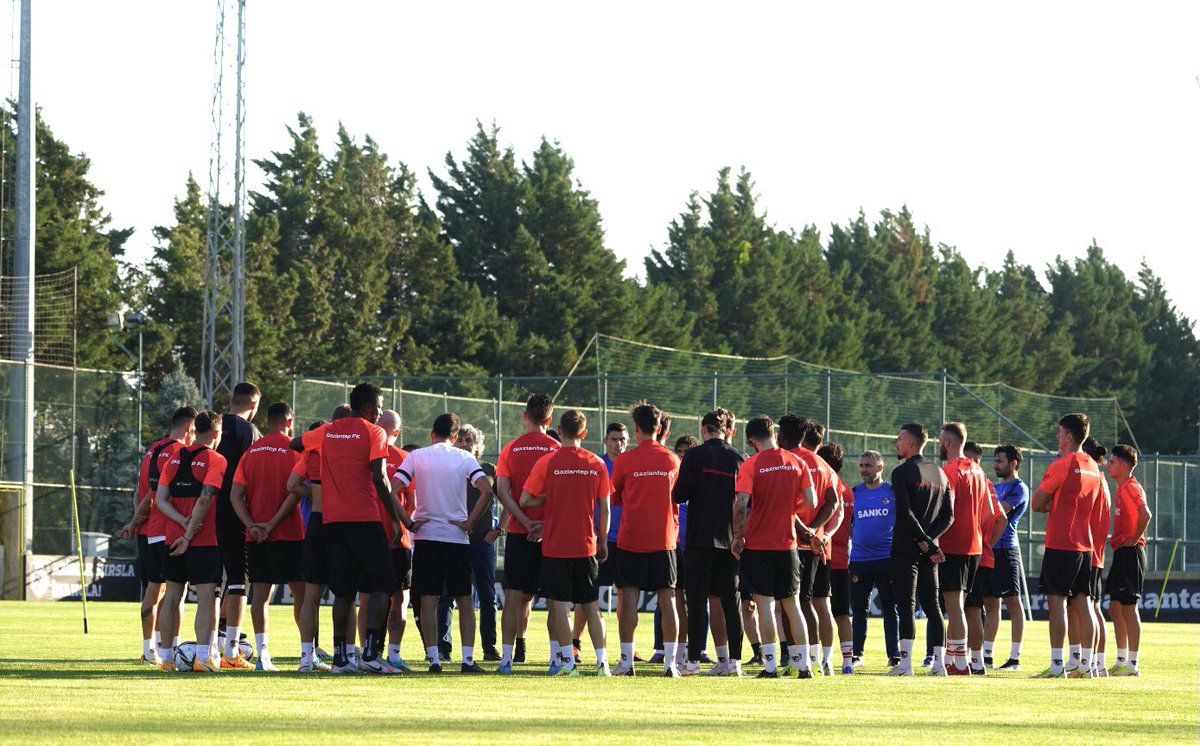 Gaziantep FK ile Sportif Direktör olarak anlaşmış bulunmaktayım. İki tarafa da hayırlı olsun. ❤️🖤 <a href="/GaziantepFK/">Gaziantep FK</a>