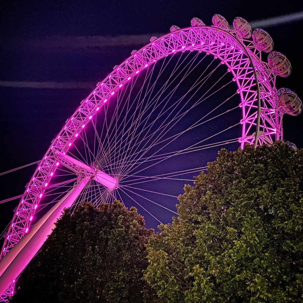 arqpiza's tweet photo. The worst thing about connecting my flight in London is connecting during @glastonbury when @PaulHeatonSolo @jamabing are rocking it and singing #thinkforaminute 😍😍😍 beautiful tune even better vocals. Hugs and kisses. https://t.co/03ZcUOstSf