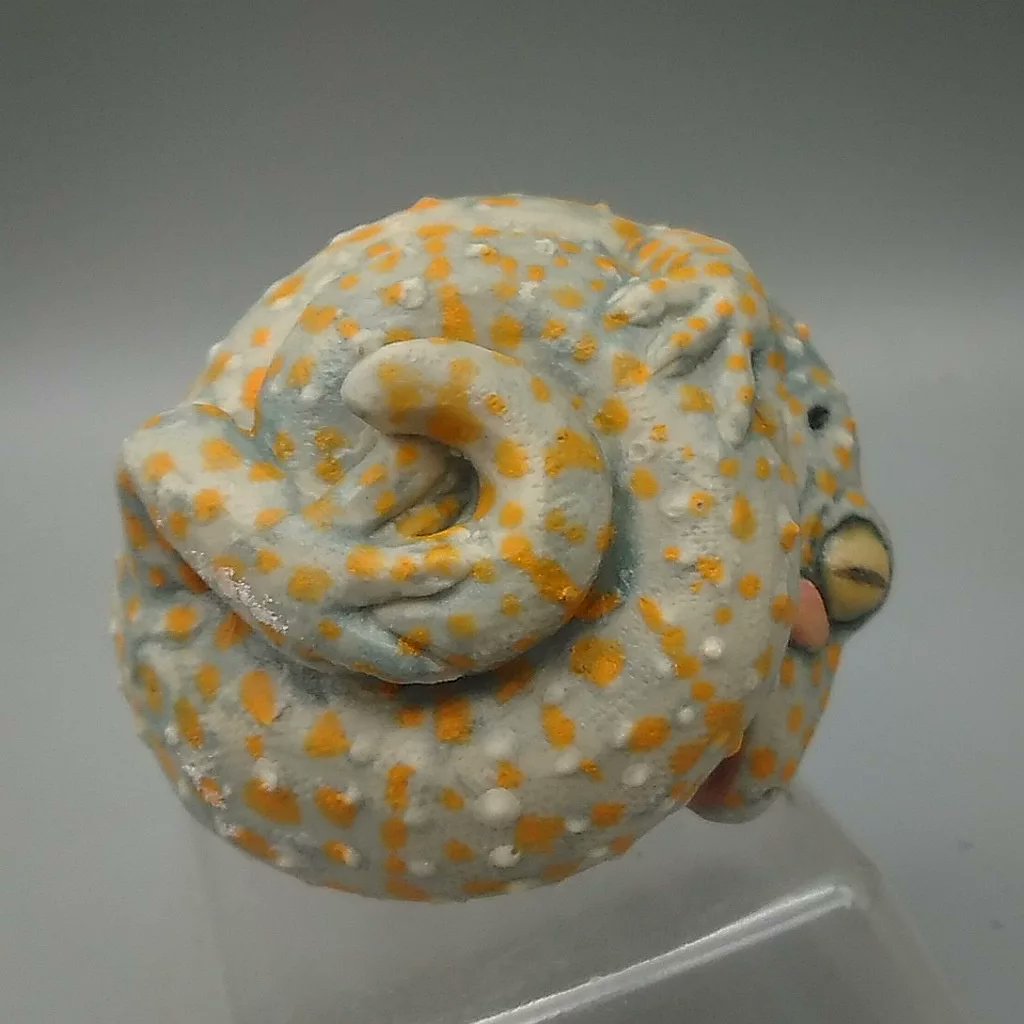ArtifactOono's tweet photo. ©200gAsシリーズ 『トッケイ玉』
#oonoartifact #200gAs #磁器 #ceramic
#トッケイヤモリ #tokaygecko #陶彫刻 #千年先も宝物 #爬虫類 #leptiles https://t.co/KUBk1Sevqq