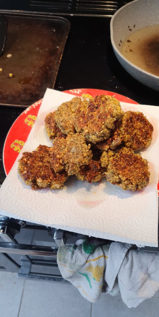 SamwellGnarly36's tweet photo. Hope everyone's having a good weekend. Decided to make some falafel with some chickpeas we soaked overnight and thought I'd share with you all https://t.co/is19Gsh0Rl