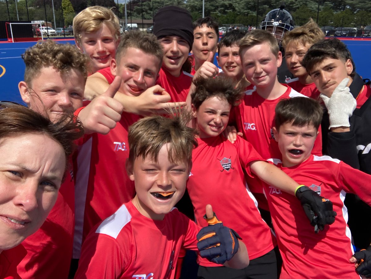 Phew - that was a tough watch!! Another #winnersselfie in the bag for the Dragons 🥳
They kept fighting til the end - great team effort 👌
Final score 1-0 v Solent
<a href="/SWYHA1/">SWYHA</a> <a href="/UKLionsHockey1/">UK Lions Hockey</a> <a href="/mooneerams/">Mooneerams</a>