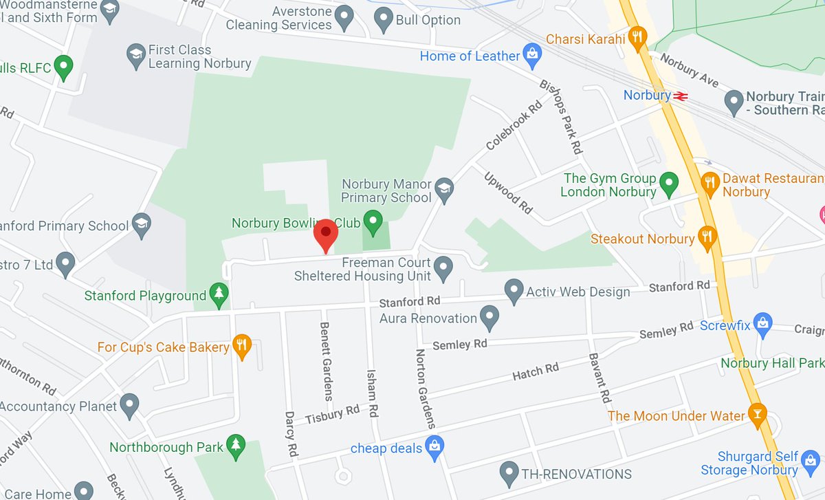 LondonFire's tweet photo. Twelve fire engines and around 80 firefighters are tackling a grass fire near Turle Road in #Norbury. More info to follow https://t.co/UwzYW6uemy