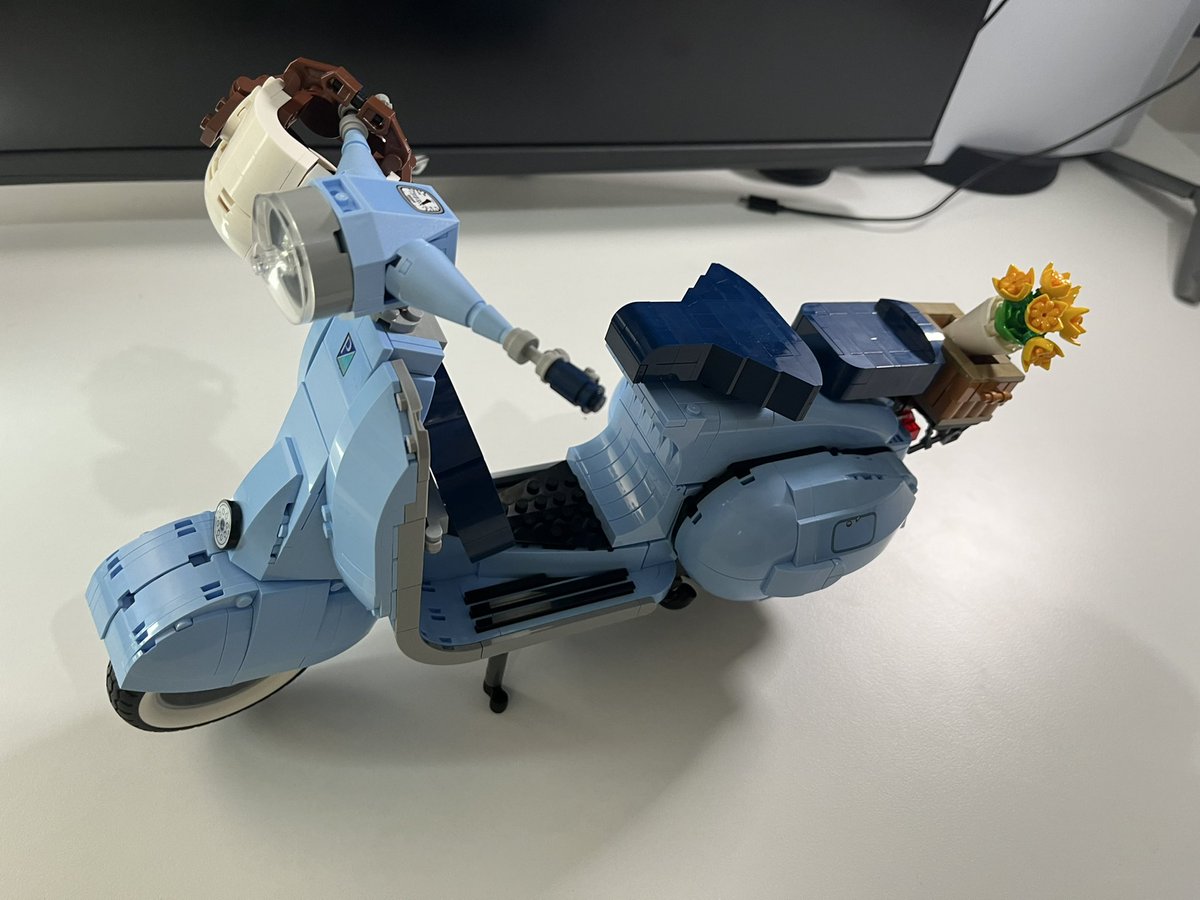 ShendyBasem's tweet photo. My Vespa Lego set 😍 https://t.co/1Jq7Qbz8J6