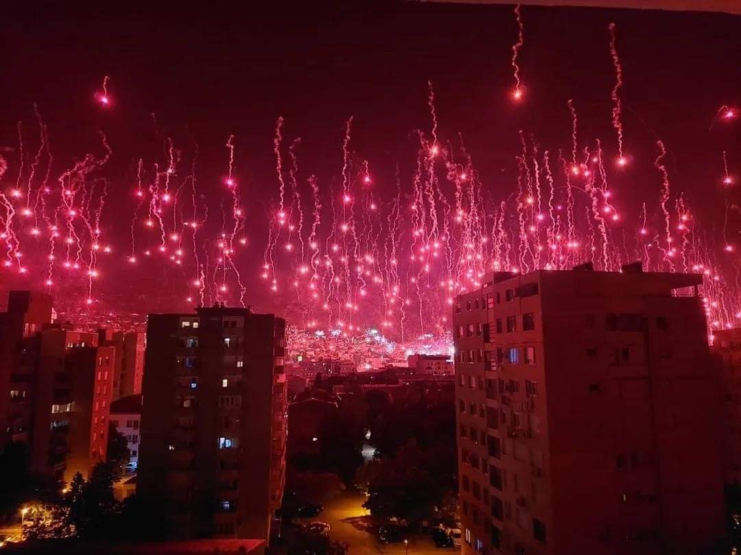 MostarBiH's tweet photo. Mostar ❤️‍🔥 Velež❤️‍🔥 Samo je nebo iznad nas! 
Mostar u Srcu Velež do Groba! https://t.co/OVx4yIa57J