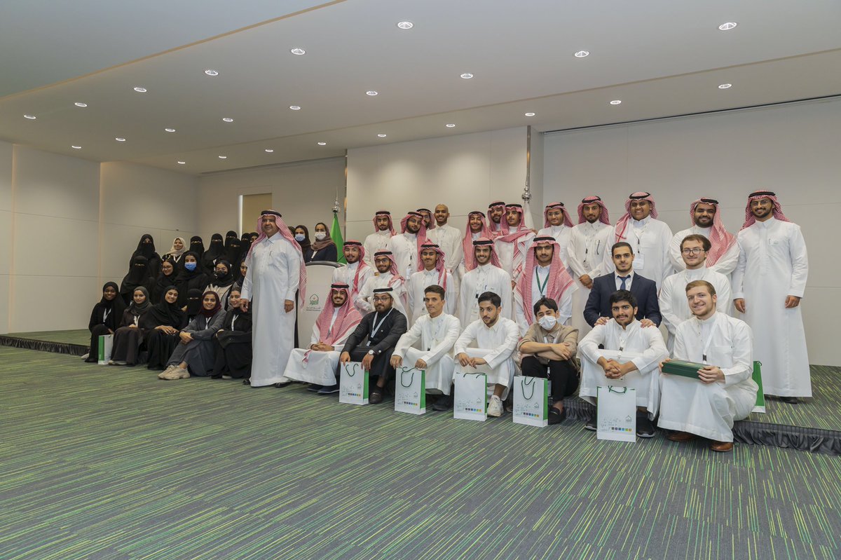 QimamFellowship's tweet photo. في المحطة الثانية زار القمميون مؤسسة العنود الخيرية وهي جهة تنموية غير ربحية @AlanoodOrg ، تعرفوا فيها على البرامج والأنشطة التي تقدمها، وختتمت الزيارة بجلسة ملهمة مع د.يوسف الحزيم -الأمين العام للمؤسسة- @DR_Y_Binhuzaim، شاكرين لهم دعمهم لطلاب #برنامج_قمم. https://t.co/vgcLRzJQOt