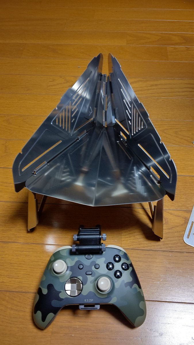 k_s_zip's tweet photo. さらに今日 #AUTECCAMP の #COOKPIT が届く
https://t.co/uSNbcMZk5j
構造は軽くパーツも少ない△構造。火床が斜めで奥下から手前へと燃えてくれそう。シッカリしてるので6インチダッチ使えるかも。

だがその時、重要なことに気付いた

「これ、キャリングケース無いじゃん…」w 💦 https://t.co/P03l7ghPXf