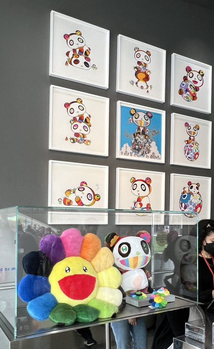 bangmarlon's tweet photo. GN, Enjoy the rest of the weekend!
@takashipom @MFTMKKUS
#murakami #murakamiflower #MrDOB https://t.co/OoRFYhvh4M