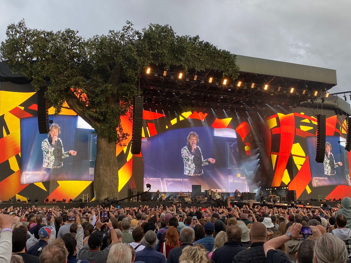 DavidKing237's tweet photo. #TheStones @BSTHydePark https://t.co/R4yB5i7UHt