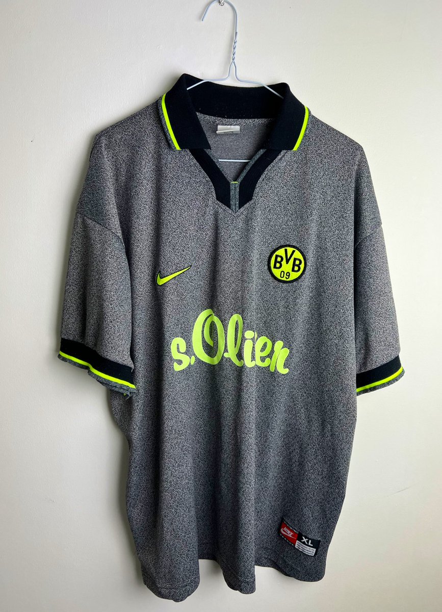 We’re giving away this Borussia Dortmund 1997/98 Away shirt!

To enter, simply RETWEET 😍

Winner announced June 30th 🗓