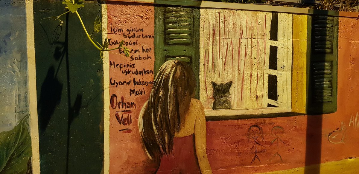 "İşim gücüm budur benim,
Gökyüzünü boyarım her sabah.
Hepiniz uykudayken...
Uyanır bakarsınız ki mavi"
#orhanveli
#orhanvelikanık
#SiirSokakta