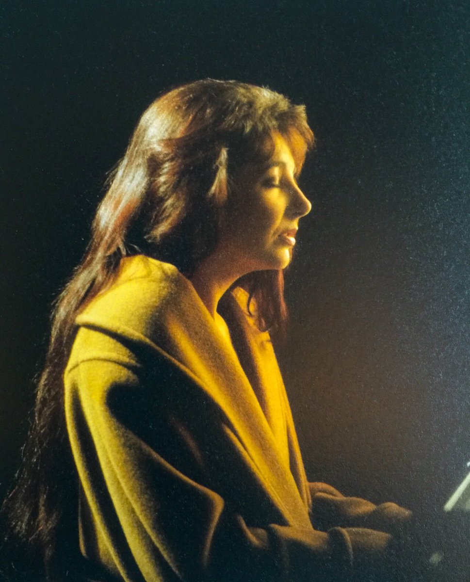 Kate Bush
Under The Ivy

The amazing B-side to #RunningUpThatHill