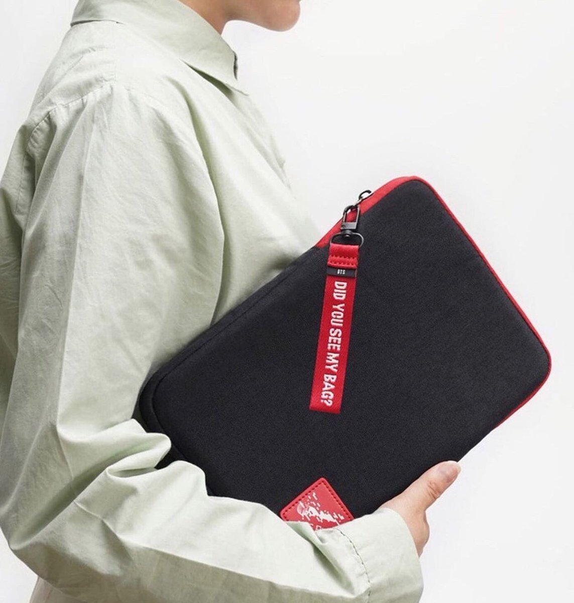 Kpopblushes's tweet photo. Micdrop Ipad compatible pouch 11 inches Php700.00

DOP: 500 downpayment

ETA:LateAugust
 
#bts #bt21 #btsmerchandise #bt21ph #bt21official #bt21merchph #bt21sale #bt21sleepwear #btsmemories2016 #btsmemories2018 #btsmemories2017 #btsmemories2019 #btsmemories2020 https://t.co/BMiTpdJRfM