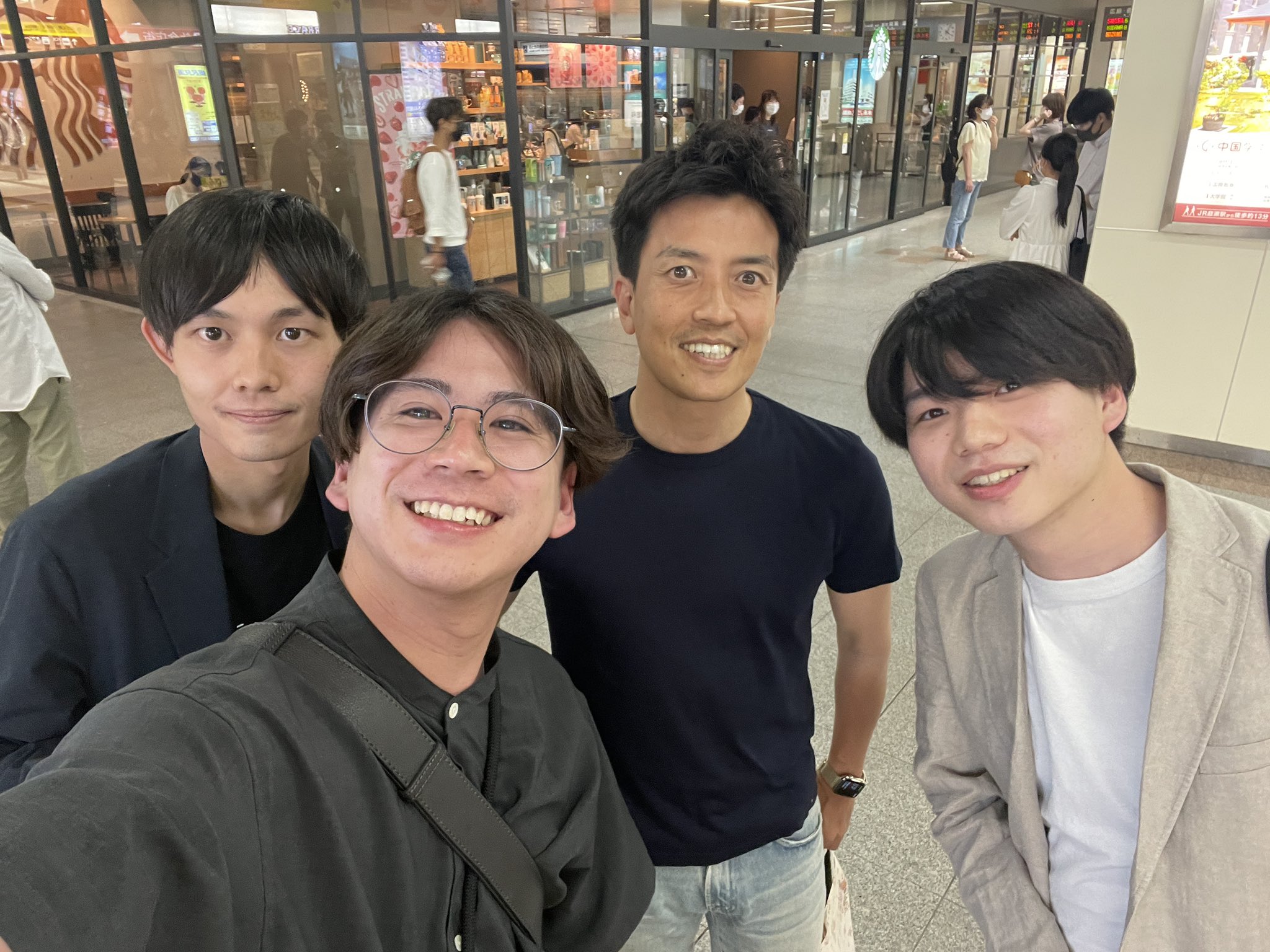 こまげ ラブグラフ代表 インスタライブのご縁で内閣府副大臣の小林さん Kb2474 に会いに広島は福山まで行ってきました 現地の人にもたくさん会ったけど地元の人に愛される 政治家ってほんと大事だなあ 地盤 看板 鞄 T Co Pgtwgdmoku Twitter