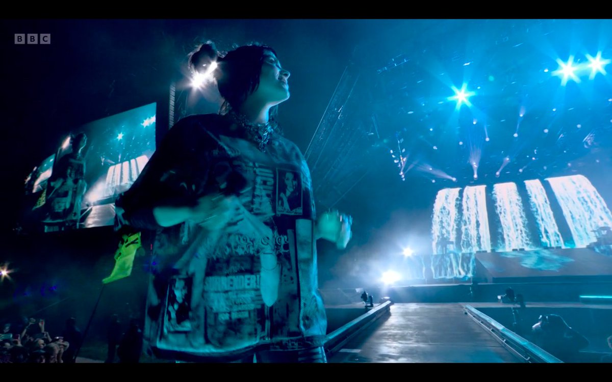 Takeabow_19's tweet photo. Milestone hit.
While my contribution to Billie’s show wasn’t as big this tour, I can now reveal I had the absolute privilege to work amongst incredible talent again creating visuals for two of her songs this time round, which on Friday night made it to Glastonbury. https://t.co/V7jnHVsH6G