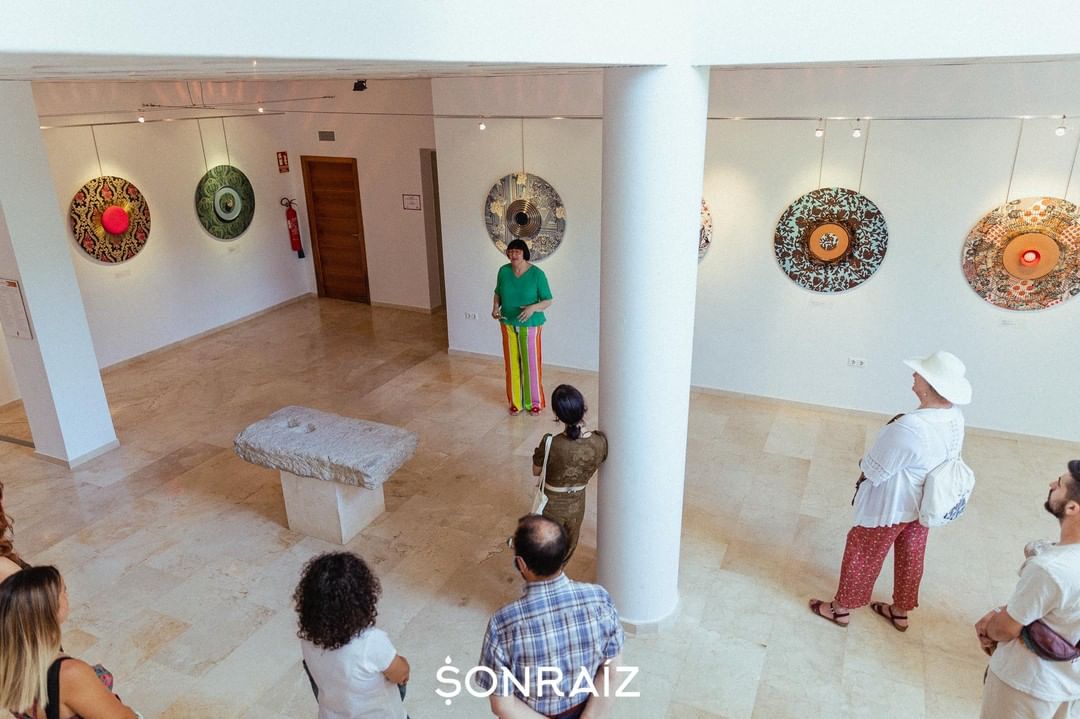 ¿Has ido ya a ver la exposición #DoloresYLolas en el Museo de Carcabuey? Esta muestra de Pepa Cano se inauguró en el festival Sonraíz y puedes disfrutar de ella hasta el 3 de julio! 
Museo
** Comisariada por Anita Montes y Antonio Sánchez Marín