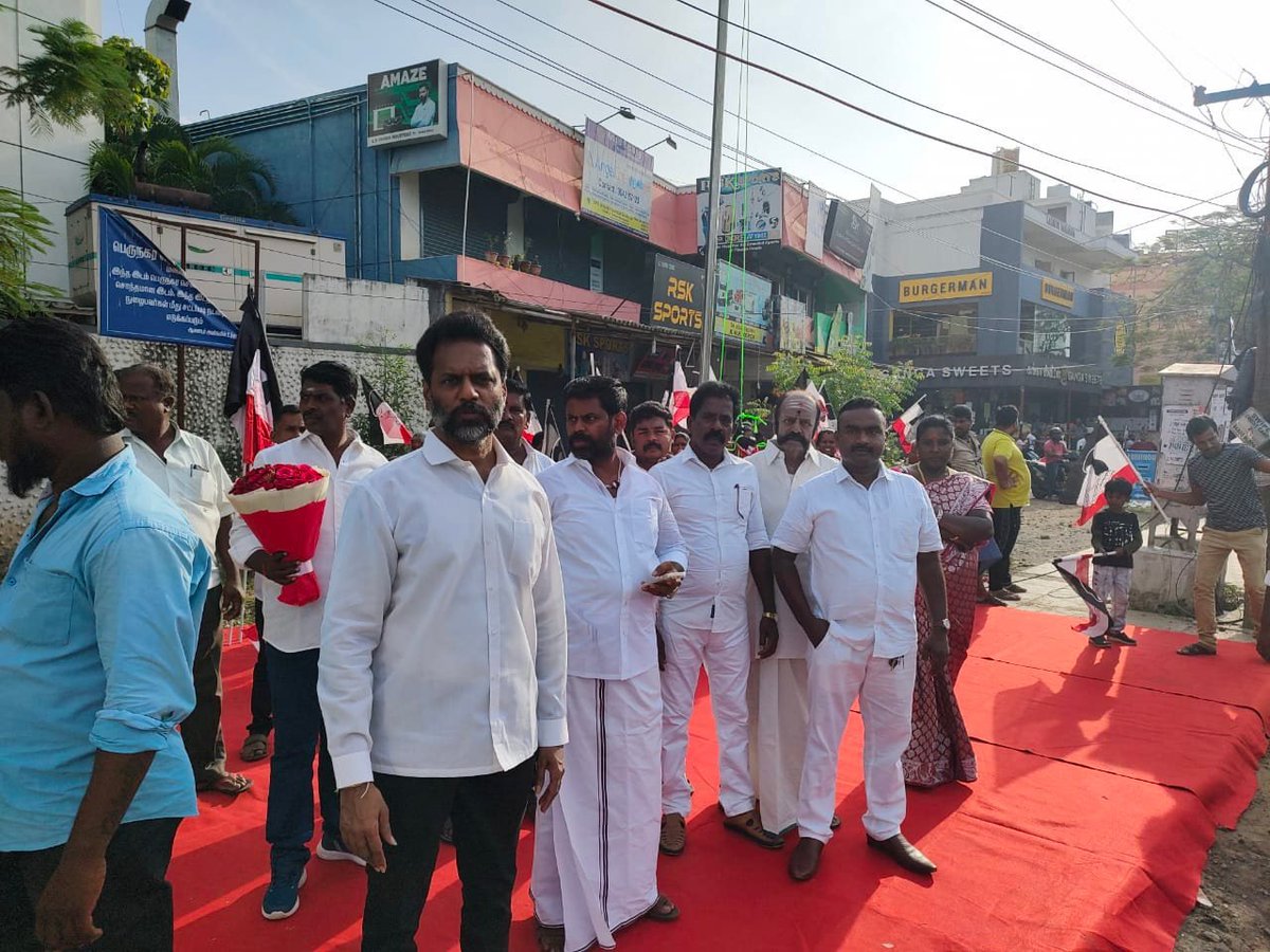 SvsMaharani's tweet photo. போரூர் சபரி நகர் தொகுதியில் #அமமுக பொதுச்செயலாளர் திராவிடத்தலைவர் மக்கள் செல்வர் திரு. @TTVDhinakaran அவர்களின் வருகைக்காக காத்திருந்தபொழுது 
#TTVDhinakaran #AMMK #ammkpartymeeting https://t.co/UU2adxBFUn