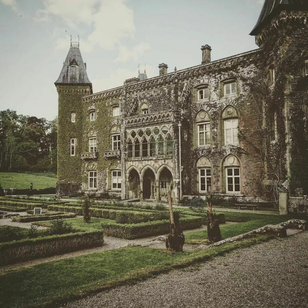 It's mostly pouring down with rain here in Wales, today. A very comfy mostly stay at home with lots of cups of tea and be creative kind of day.⁠
⁠
However, I have been making more of an effort to go on little outings in the past few months, and these… instagr.am/p/CfRNPQ9NS5Z/