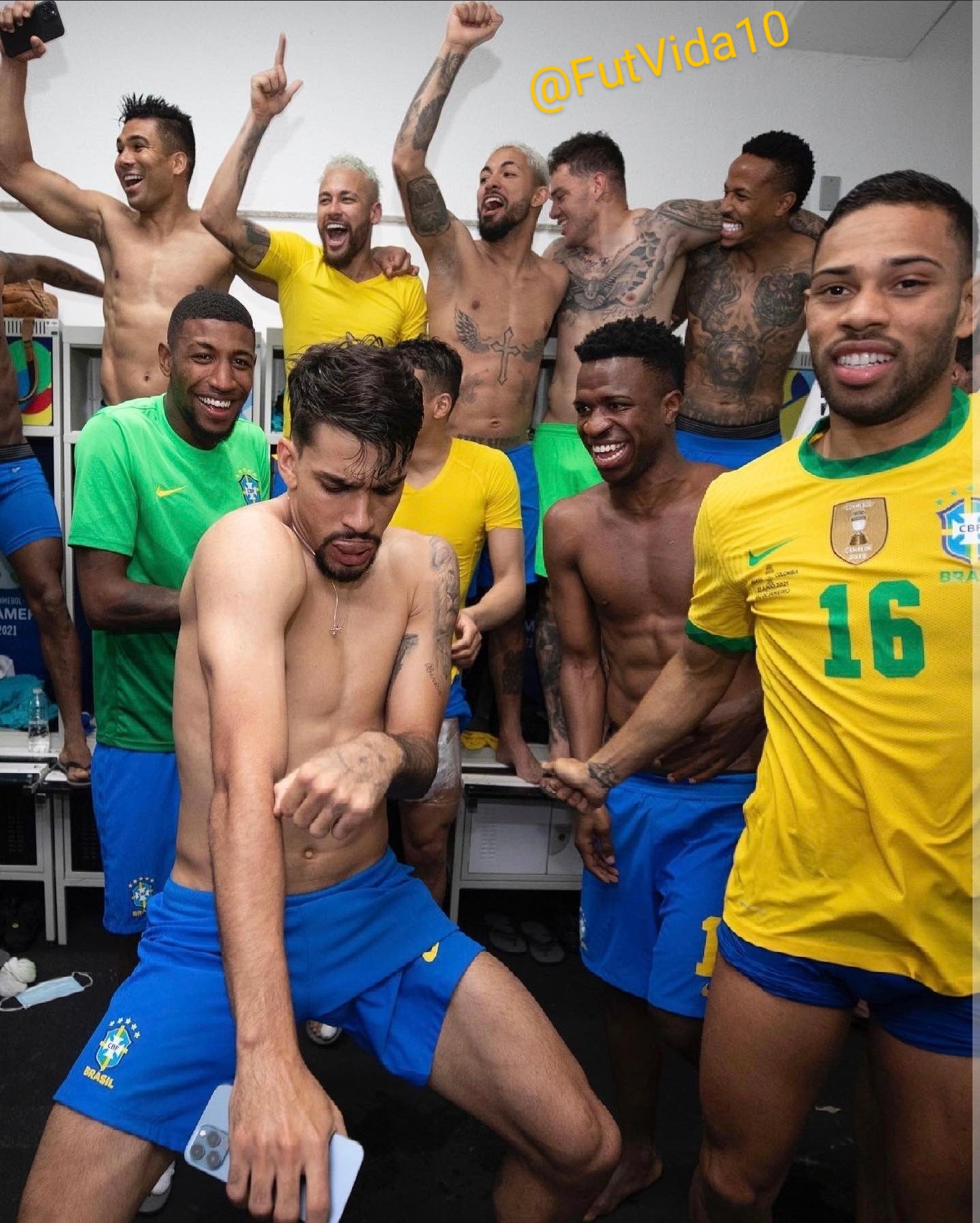 Futebol é Vida 18k on X: Como queria participar das festinhas no vestiário  da seleção brasileira. 🇧🇷🇧🇷🇧🇷🕺🕺🕺 Futebol Soccer Football  SelecaoBrasileira Brasil CasemiroFV EdersonFV brotheragem  BrotheragemHetero EderMilitaoFV ...