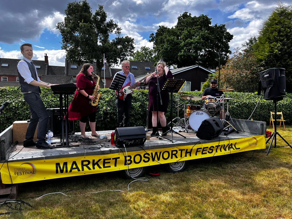 A very special afternoon yesterday for our last ever public gig. Great crowd at Market Bosworth Festival. Fantastic to see many familiar faces in the audience who came to see us play for one last time - followed by a farewell after-party! More pics at: facebook.com/NonCommitments…