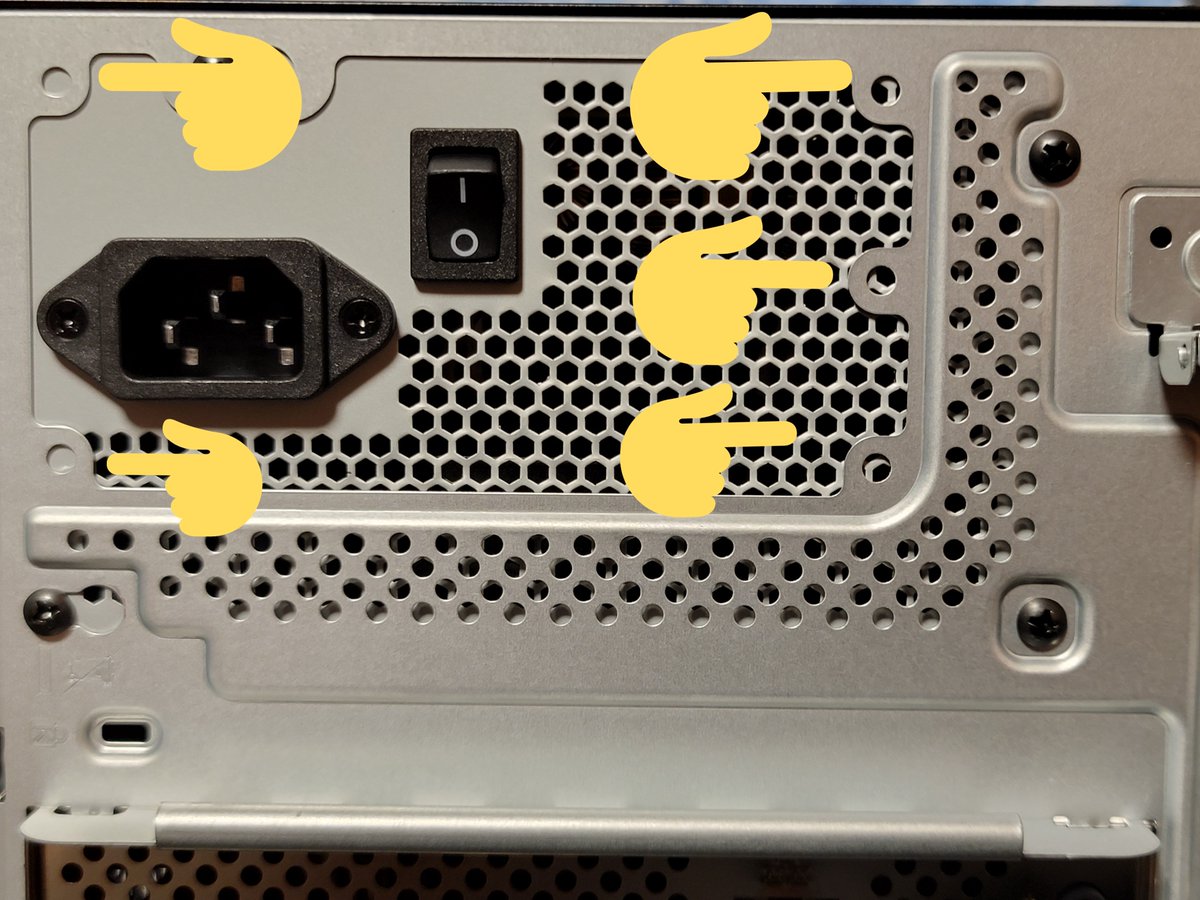 ところで、DeskMeetの筐体はSFX電源もそのままネジ留めできそうな形