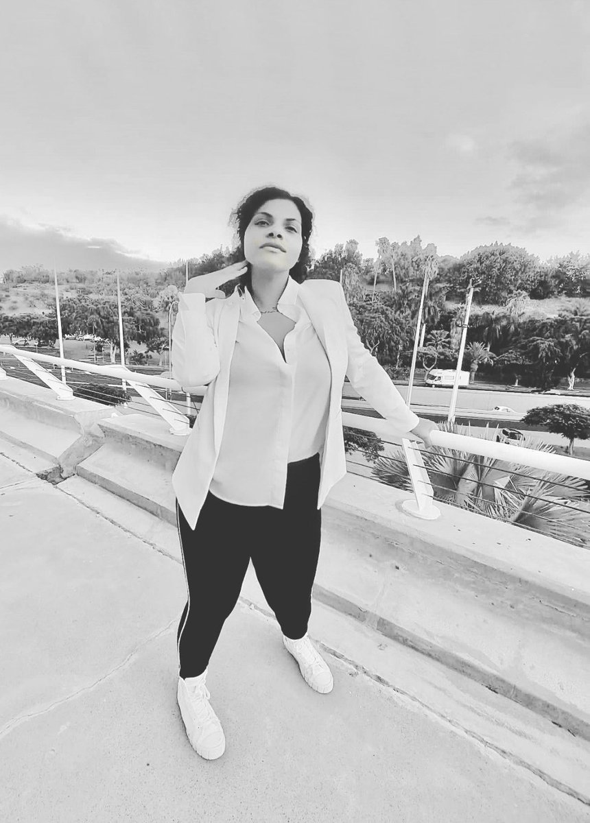 Ha pasado mucho tiempo desde que no estaba por #twitter… me he perdido demasiados #Tweet’s y las últimas #novedades 🤦🏾‍♀️. Pero bueno, ya estoy de nuevo en esta #comunidad. ¡Hola de nuevo! 😜