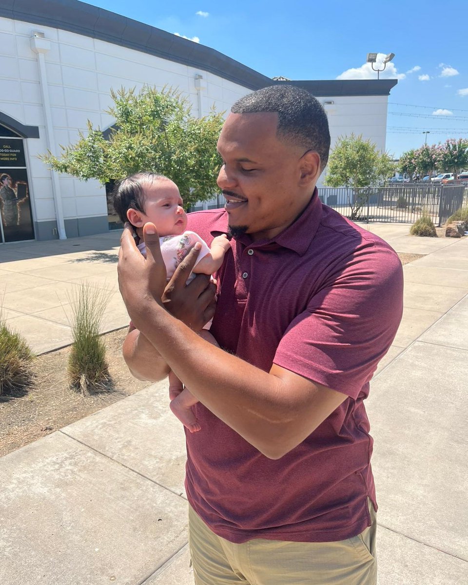 ChesterPitts's tweet image. Baby Ana and Grandpa 
She is the beauty, in the Braun! #Firstgrand