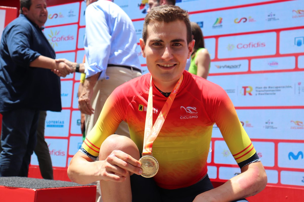 PrimeraCat's tweet photo. 🇪🇸 ¡Carlos Rodríguez es el nuevo campeón de España de ciclismo en ruta! El granadino se ha impuesto en el #CEMallorca22 a sus 21 años.

💚 ¡Enhorabuena, @_rccarlos!

📸 @RFECiclismo https://t.co/rZB9VWJ9EE