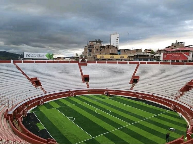6. En #Cajamarca, la plaza de toros “El Vizcaíno” en la provincia de Chota, se convierte por temporadas, en un estadio para 12,000 espectadores. 
#TorosSiTauromaquiaNo 6/7

📷<a href="/elcomercio_peru/">El Comercio</a> <a href="/ChotaMuni/">MuniChota</a>