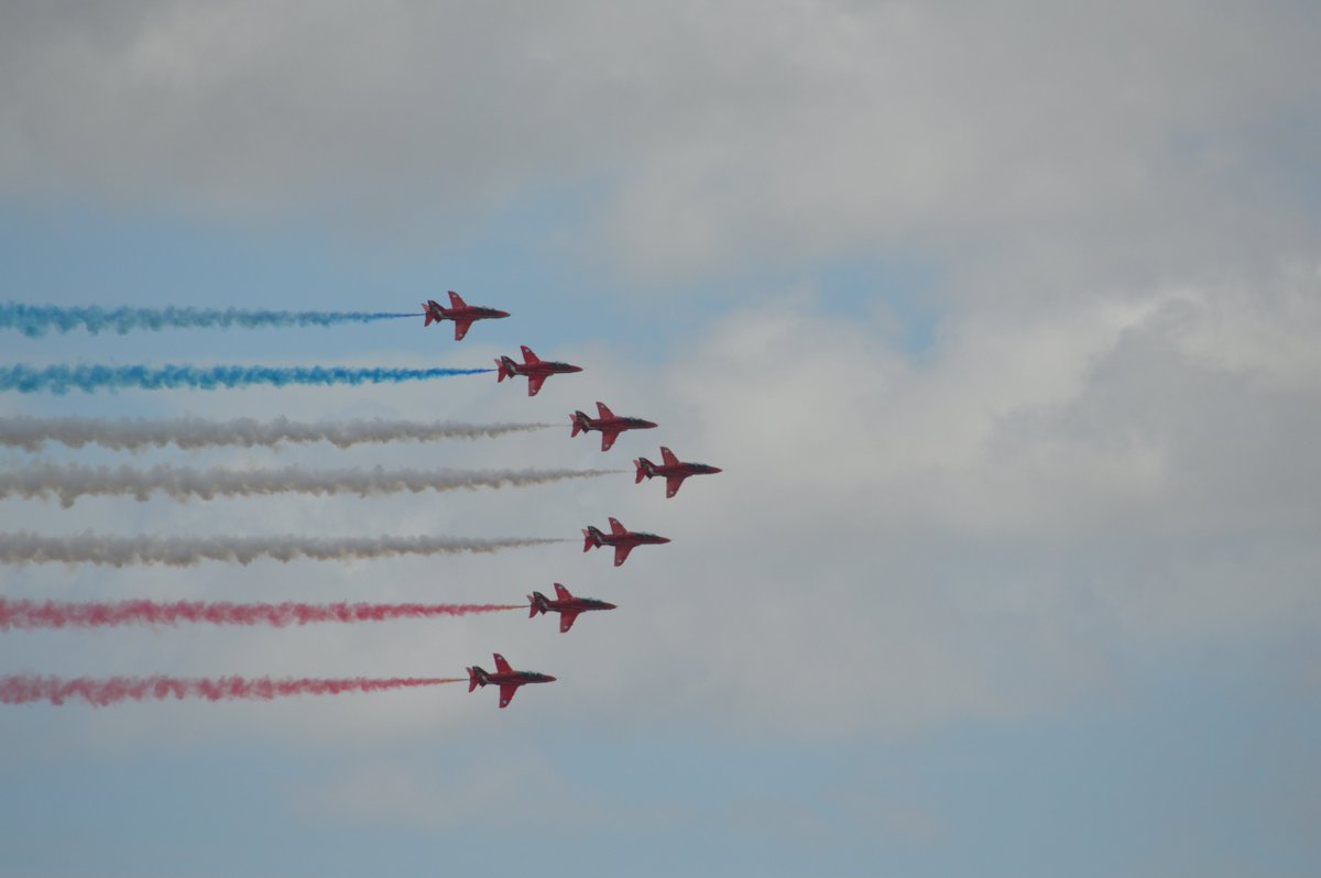 stunningphotog3's tweet photo. Had a lovely morning watching @rafredarrows on #halnaker #widmill @fosgoodwood #RAF #BAEhawk https://t.co/L2xD8WNLDg