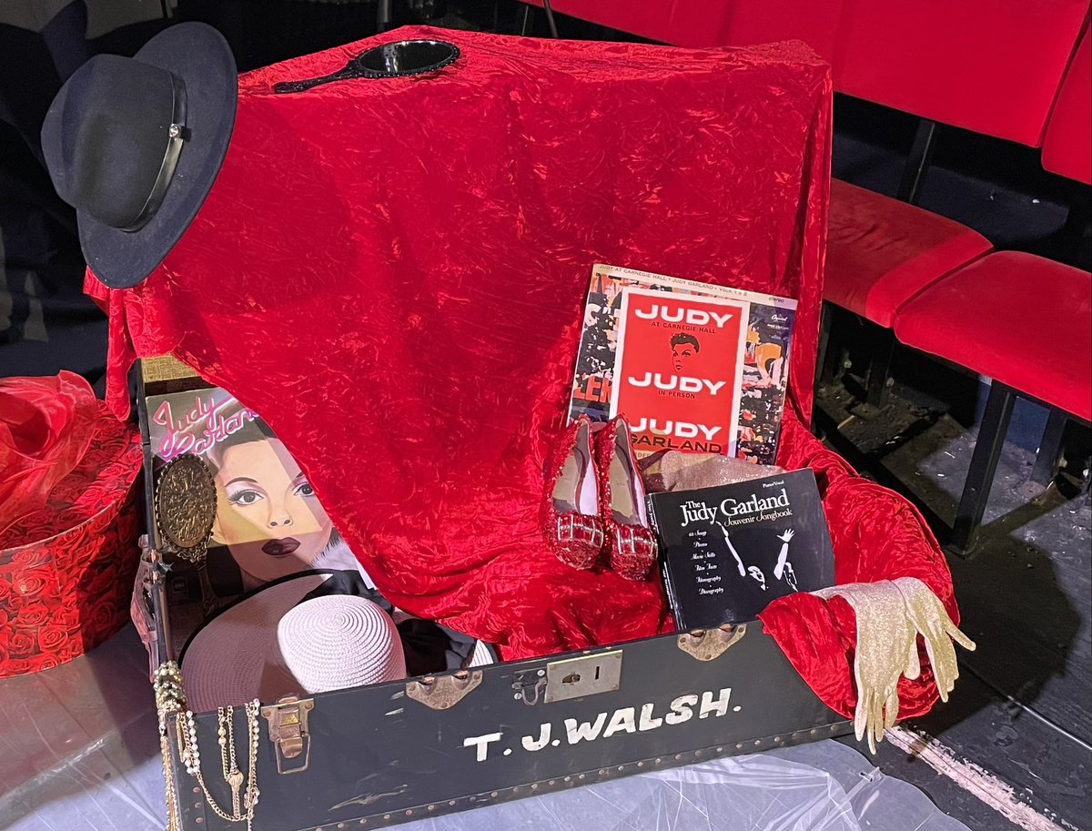 Amanda Bailey (@mandtweets) on Twitter photo You can’t have a Judy Garland show without a trunk & ours is ready for the show later! Don’t miss this opportunity to see <a href="/helensheals/">Helen Sheals</a> & <a href="/Lucy_Penrose/">Lucy Penrose</a> perform their Judy Garland Centenary Celebration for 2 nights only <a href="/KingsHeadThtr/">King's Head Theatre</a> today & tomorrow!
kingsheadtheatre.com/whats-on/judy-… You can’t have a Judy Garland show without a trunk & ours is ready for the show later! Don’t miss this opportunity to see <a href="/helensheals/">Helen Sheals</a> & <a href="/Lucy_Penrose/">Lucy Penrose</a> perform their Judy Garland Centenary Celebration for 2 nights only <a href="/KingsHeadThtr/">King's Head Theatre</a> today & tomorrow!
kingsheadtheatre.com/whats-on/judy-…