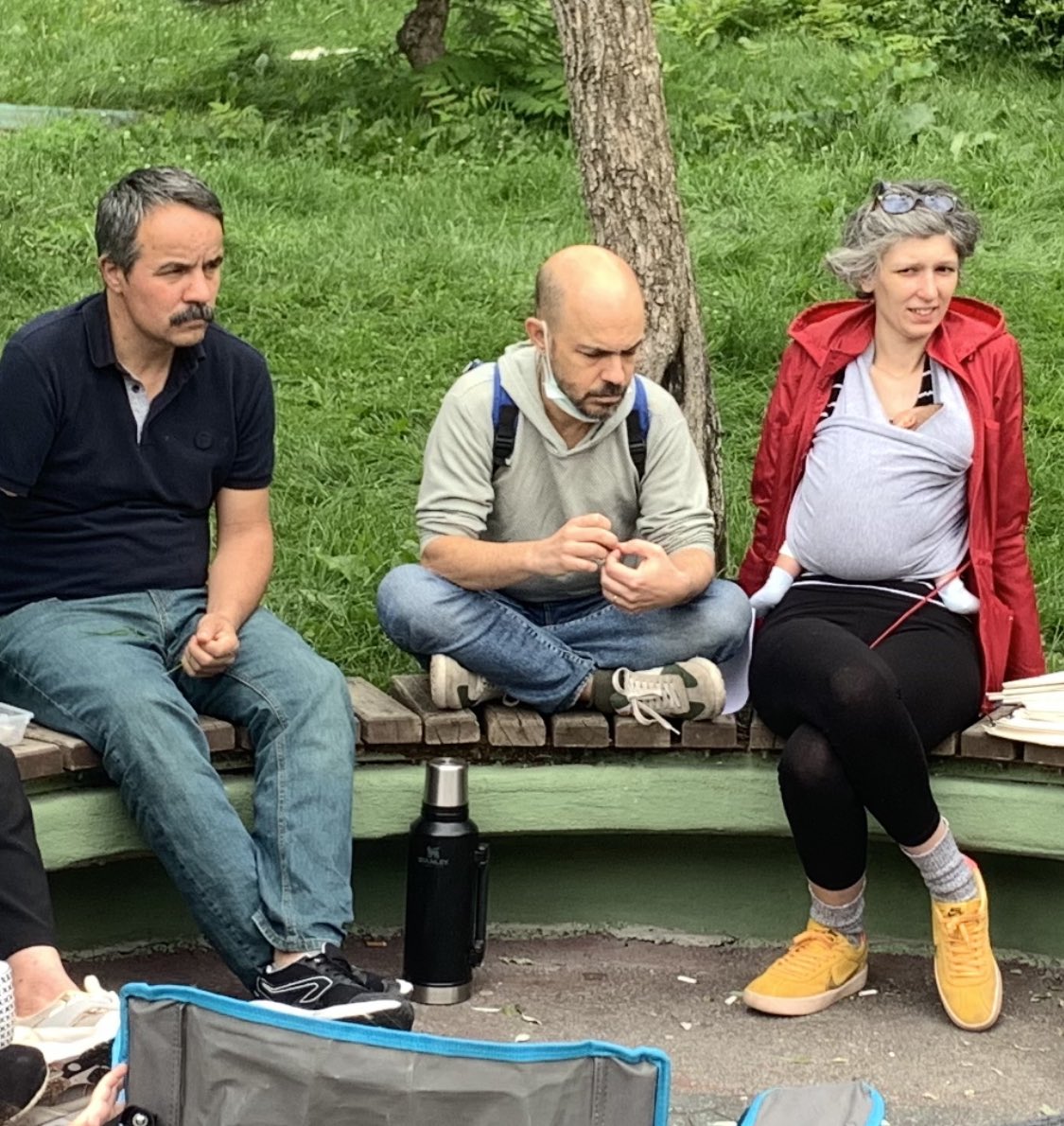 Bugün Esat Hal binasında yüz yüze ilk planlama toplantımızı yaptık. Yakında yapacağımız büyük mahalle buluşmasının hazırlıklarını konuştuk. Heyecanlıyız! ✌️