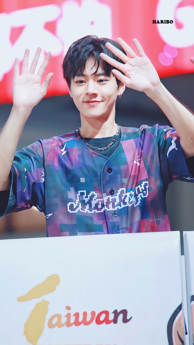 haribo_0605's tweet photo. ︴
20220624
．
⚾ Rakuten Monkeys ⚾
#新光動紫趴 🎤 #樂天桃猿
．
#atomboyz #原子少年
#原子少年atomboyz
#林佳辰summer
#林佳辰 @summer06_05 https://t.co/8JwaW3vt2M