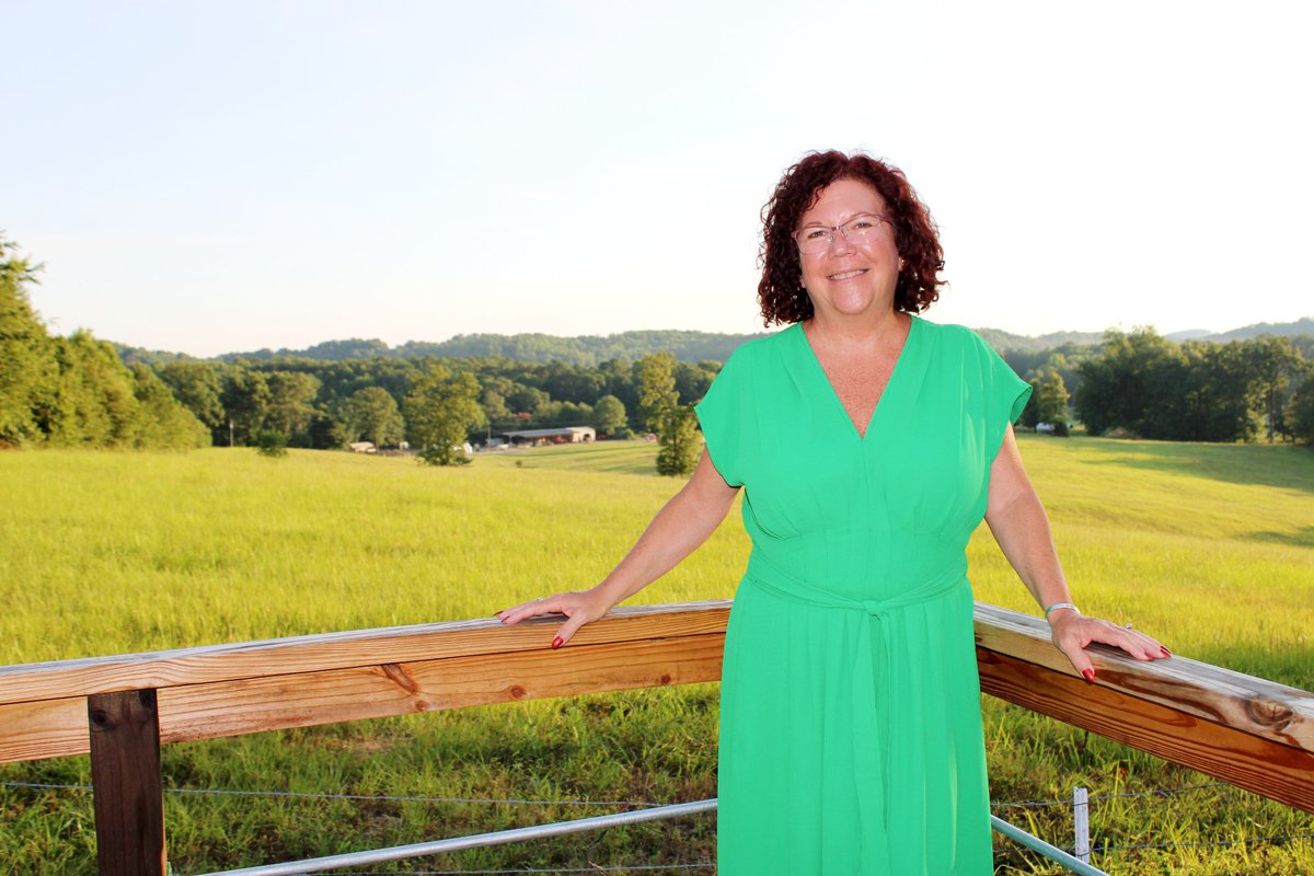 ElectPam_Howard's tweet photo. Hi friends!!! This is Andrea, social media manager, for team #electpamhoward

HAPPY BIRTHDAY to Pam! Leave her a birthday message or retweet! 
To donate: https://t.co/lTwhYQBQ0j

To learn about Pam: https://t.co/OOhDhqAxsp https://t.co/OJLatGHWDZ