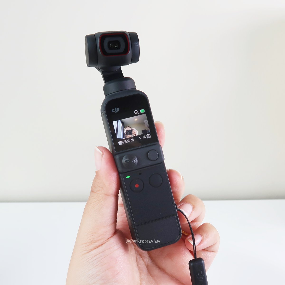parkropreview's tweet photo. 〰️รีวิว DJI Pocket 2 ค่าา กดซื้อมาช่วง 6.6 วอแวอยู่นานมากจริงๆ ไปเล่น Gopro ก็ไม่ตอบโจทย์ คิดว่าสายเที่ยวชอบถ่ายวิดิโอเก็บโมเม้นท์น่าจะชอบรุ่นนี้นะ พกพาง่าย ต่อเข้าโทรศัพท์ง่าย มีกันสั่นในตัว ถ่ายออกมาสมูทมากๆ ตัวละหมื่นนิดๆเท่านั้น(ต่อ) #รีวิวกล้อง #ใช้ดีบอกต่อ https://t.co/rLkv3RgSKv