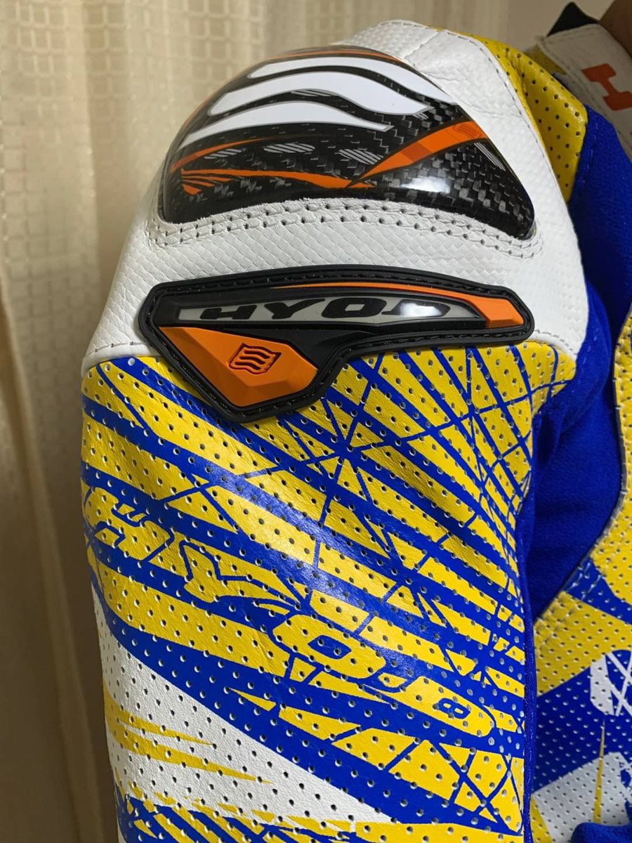 4miniXrmota's tweet photo. カラーオーダーしてもらったツナギが届いた
あとはワッペンしたら完成。
HYODのオレンジが好き
#HYOD
#レーシングスーツ
#ウルトラマン感
#NSF100 https://t.co/5H4VheDhTt