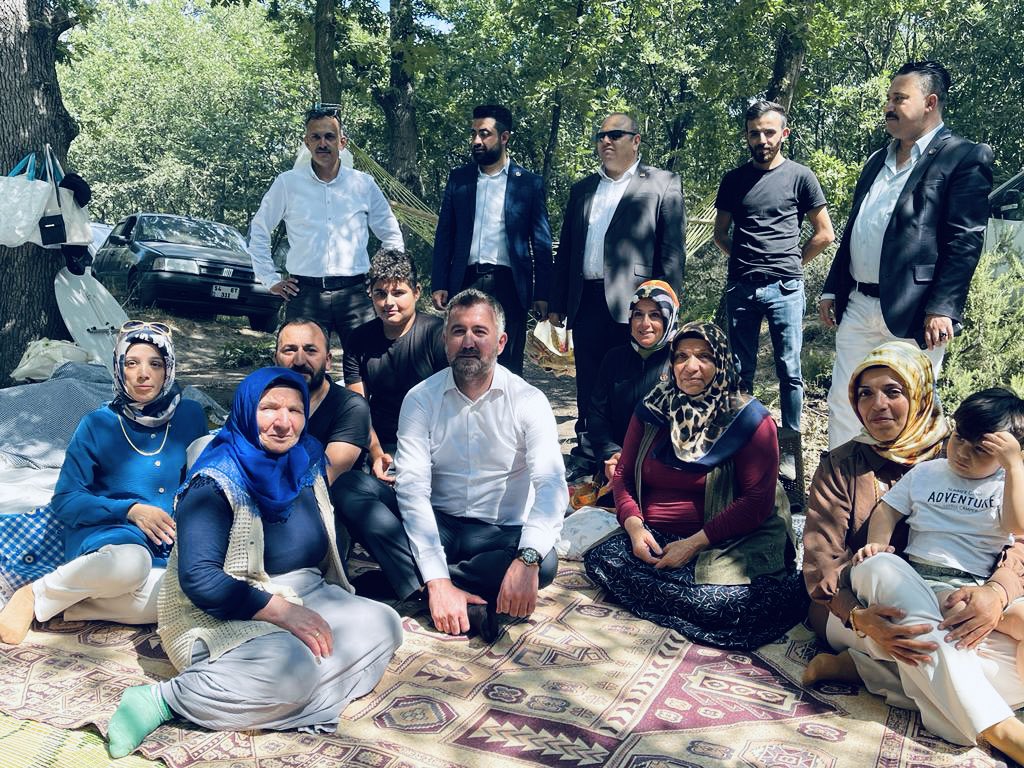 mutlu_furtana's tweet photo. Sivas İmranlı Türkkeşlik Derneği Başkanımız Sn. Ali Güner ve kıymetli Yönetim kurulunun düzenlediği piknik programına katılım sağladık. 

Sivaslı hemşehrilerimizle bir araya gelip uzun uzun sohbet ettik. https://t.co/FA1CcPHQp3