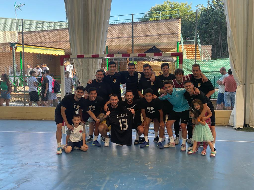 alexmg98_'s tweet photo. Campeones Maratón Loeches 2022 🏆⚽️💶 #GuaitaAndCompany https://t.co/HgnKwKv2Lc