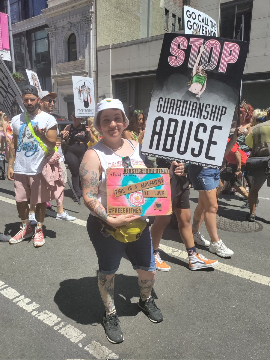 jenniferjoykill's tweet photo. #freebritneymovement at NYC PRIDE! Thank you @touchofroseproject

🏳️‍🌈🏳️‍🌈🏳️‍🌈🏳️‍🌈🏳️‍🌈

We love you @britneyspears and we celebrate you!

#justiceforbritney #touchofroseproject #endconservatorshipabuse #freebritney #freedbritney #britneyspears #pride #loveislove #nyc #prideney https://t.co/JusoUpJki6