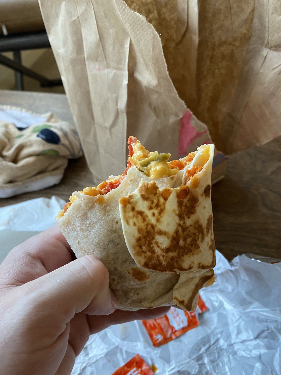 ChandlerEdlin's tweet photo. Just tried the new spicy cheesy double beef burrito from @tacobell and here it is halfway through with not a single ounce of beef in the entire burrito so far. -1/10. https://t.co/rEsQmkszex