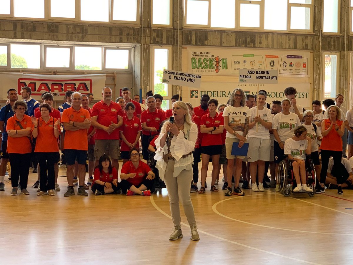 carettamc11's tweet photo. Il #baskin è sinonimo di inclusione e rimozione della barriere. Grazie all'impegno dei sindaci #FrancescoGonzo di #IsolaVicentina ed #EnricoDePeron di #Villaverla che me lo hanno fatto scoprire, partecipando alle premiazioni delle finali nazionali.@FratellidItalia @GiorgiaMeloni https://t.co/qnJY8iyYuw