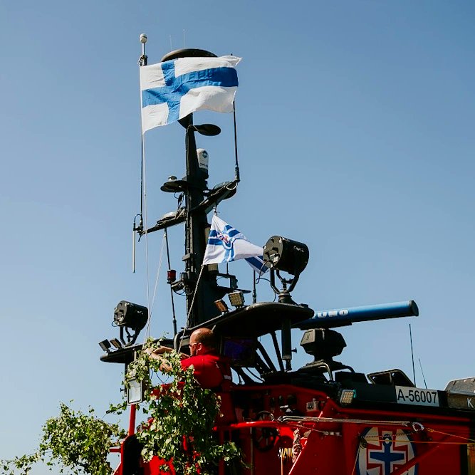 Meidän osalta Juhannuspäivystys "operaatio Meritähti " päättyi klo 2000. Odotettua rauhallisempaa, ainoastaan 7tehtävää, josta suurinosa EVY (Ensivaste) tehtäviä. 10vapaaehtoista piti pv Kotkan välittömässä valmiudessa, yhteensä 78tuntia.