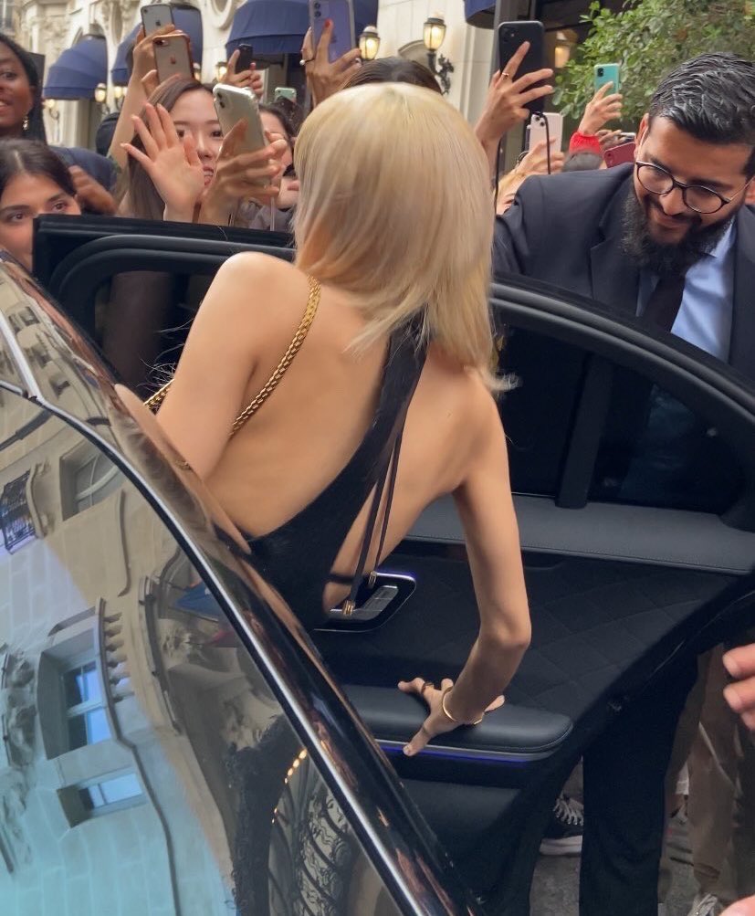 #LISA arrived at CELINE's “S/S 2023 Menswear Collection” show at Men's Paris Fashion Week!

LALISA HUMAN CELINE
#LISAatCelinePFW22
#LISAXCELINE <a href="/BLACKPINK/">BLACKPINKOFFICIAL</a>