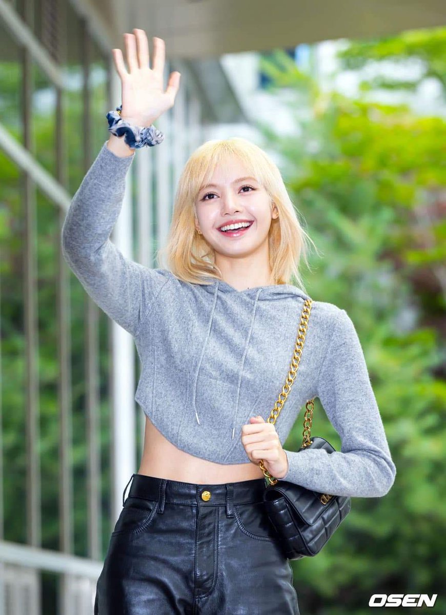 Lisa i luv u sm #LISA

LALISA HUMAN CELINE
#LISAatCelinePFW22
#LISAXCELINE