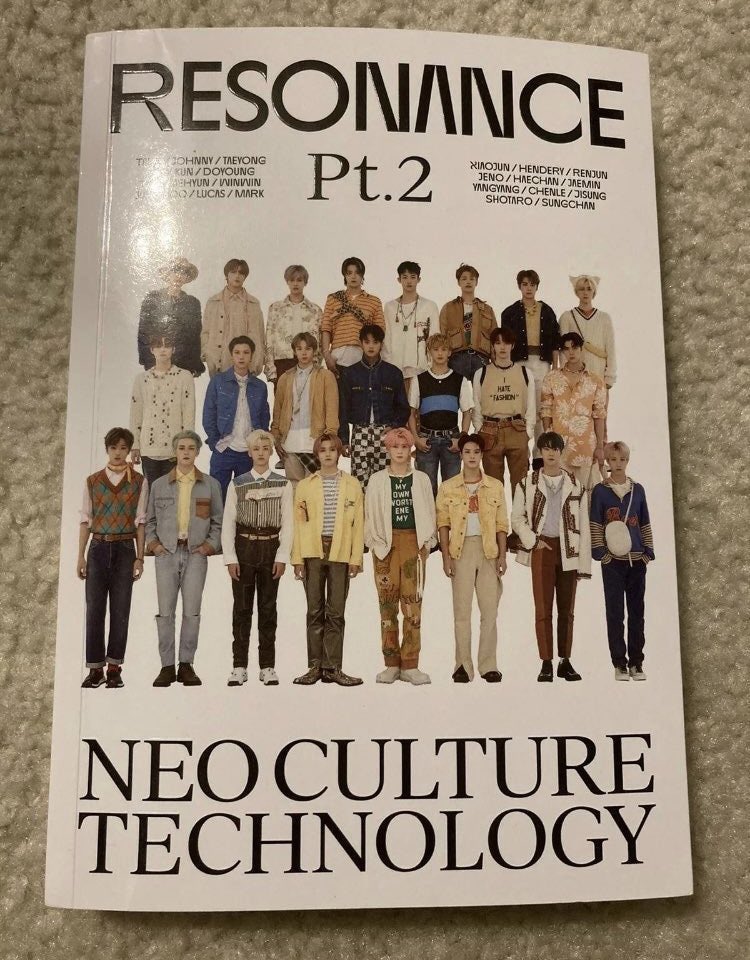 maydragon12's tweet photo. WTS SIGNED NCT 2020 Resonance album

$210 shipped priority 
$205 media

WW shipping is expensive 

Signed by Jeno sungchan haechan mark

From Yizhiyu

Bought from 99dreamark 

Light wear on album no inclusions but signatures are in mint condition no fading

Not a promo https://t.co/eQoMR7llvD