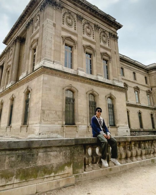 ittekook's tweet image. -220626📳rkive | nuevas fotos de #Namjoon en ig [📸]
🐨: aunque todavía solo sé [cómo decir] bonjour, merci.