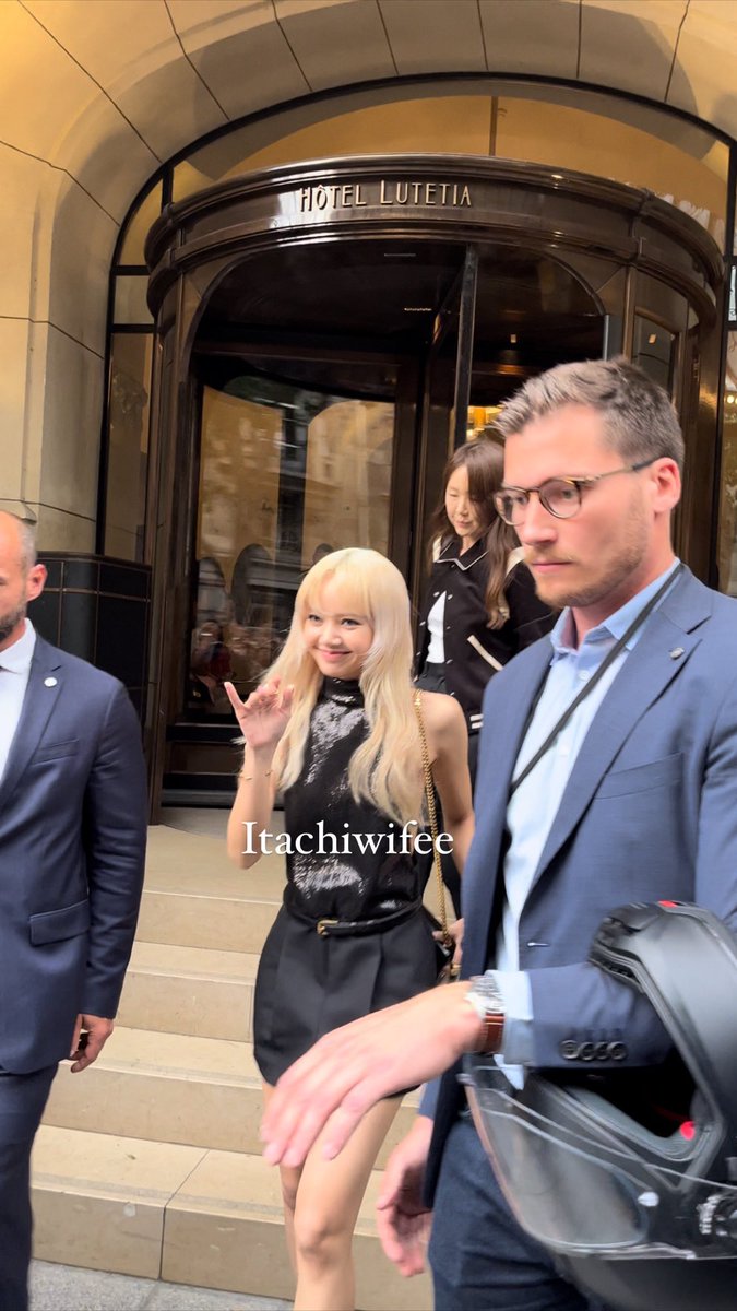 IM19DEC_'s tweet photo. ขอ20รีให้กับความสวยแซ่บของน้องหน่อยค้าบบบบ

LALISA HUMAN CELINE
#LISAatCelinePFW22 https://t.co/bh9301iodY