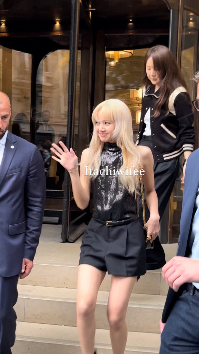 #LISA arrived at CELINE's “S/S 2023 Menswear Collection” show at Men's Paris Fashion Week!

LALISA HUMAN CELINE
#LISAatCelinePFW22
#LISAXCELINE <a href="/BLACKPINK/">BLACKPINKOFFICIAL</a>