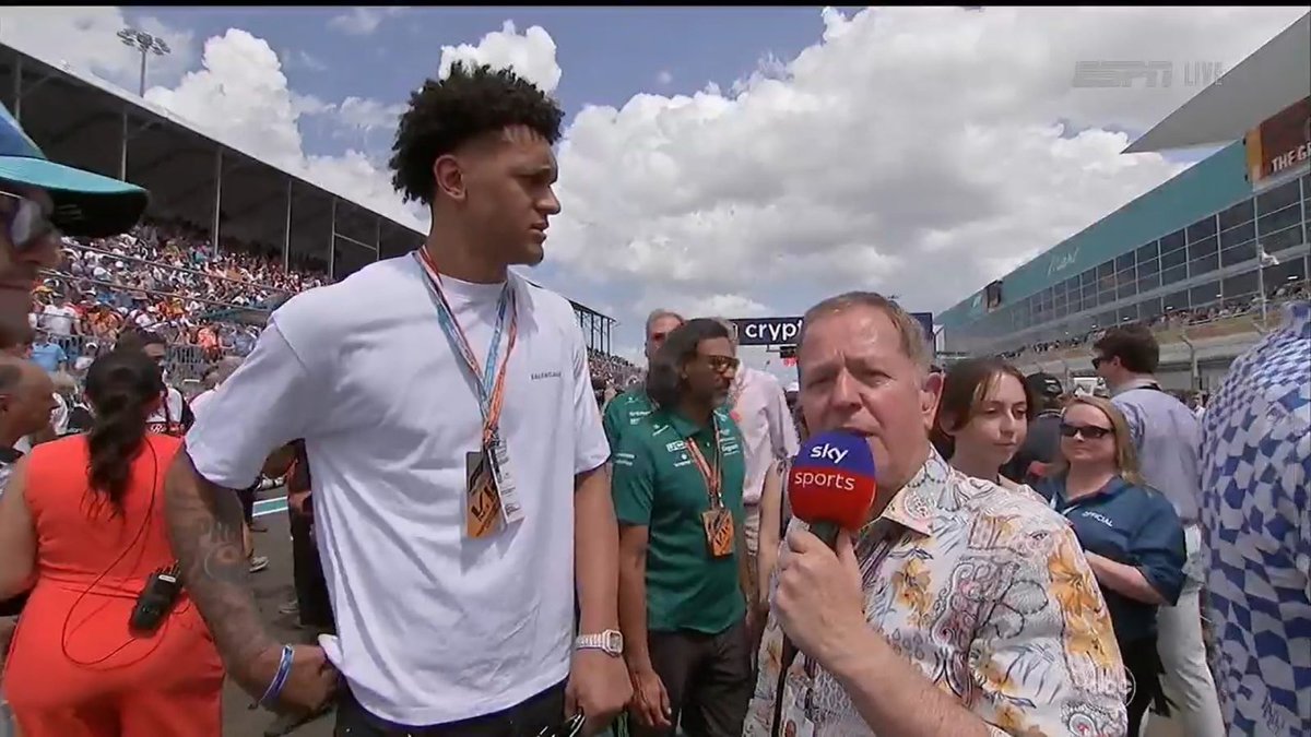 awfulannouncing's tweet photo. F1’s Martin Brundle congratulates Paolo Banchero on #1 overall pick https://t.co/NDuPYqF89Z https://t.co/b4U9B8fBgo