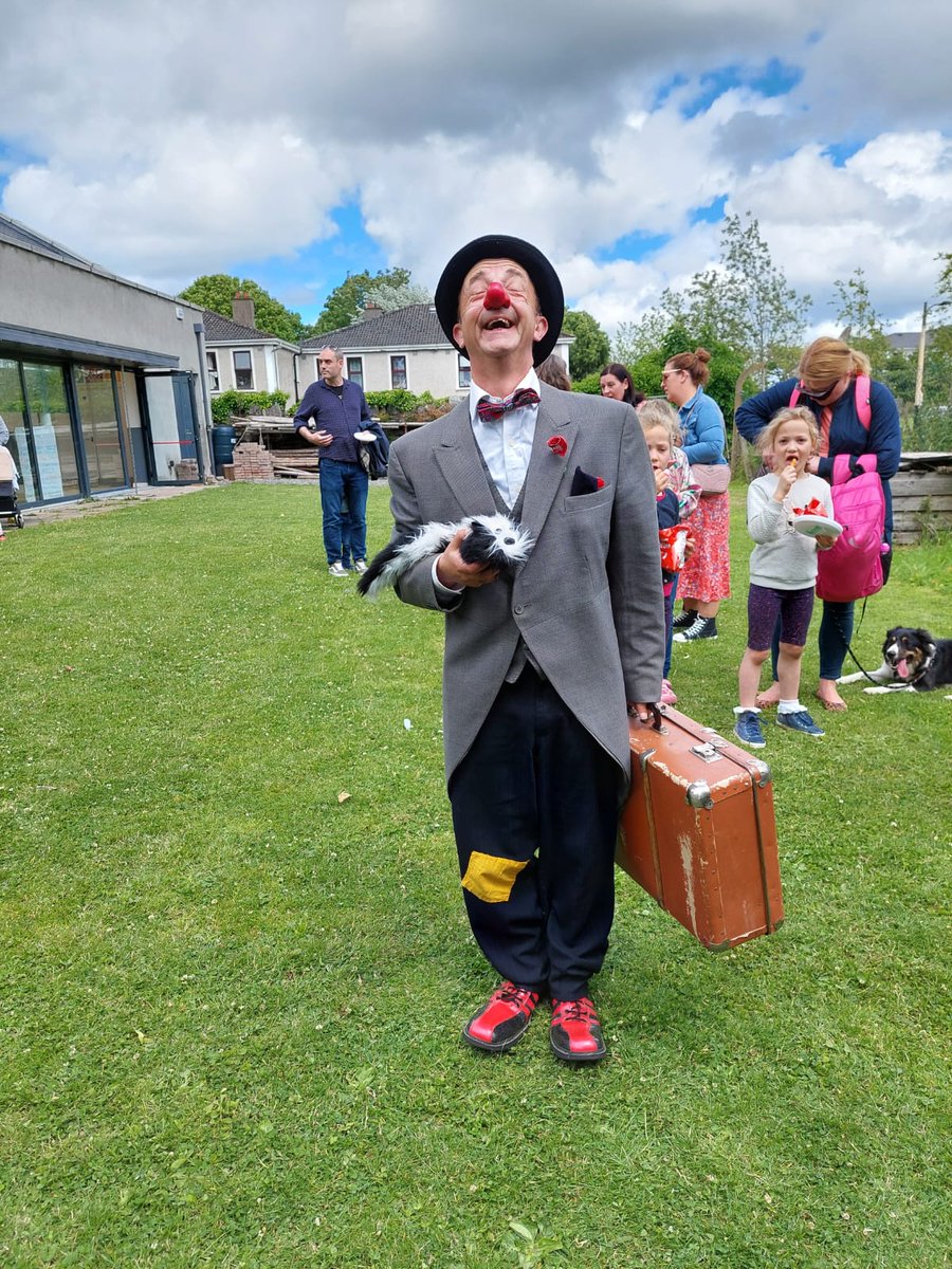 MaynoothC's tweet photo. A great community funday took place in #maynooth today for our inaugural Picnic in the Park as part of national @streetfeast celebrations. Here's some initial pictures. Even the sun showed up ☀️🎉😀 https://t.co/SdFdQKtUPz